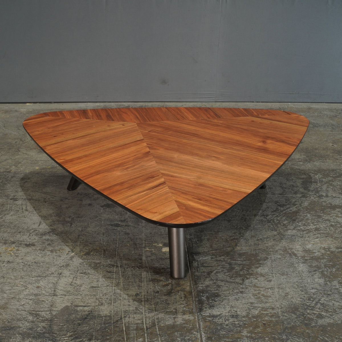 Minotti Sullivan Triangular Coffee Table by Rodolfo Dordoni @ REHAUS