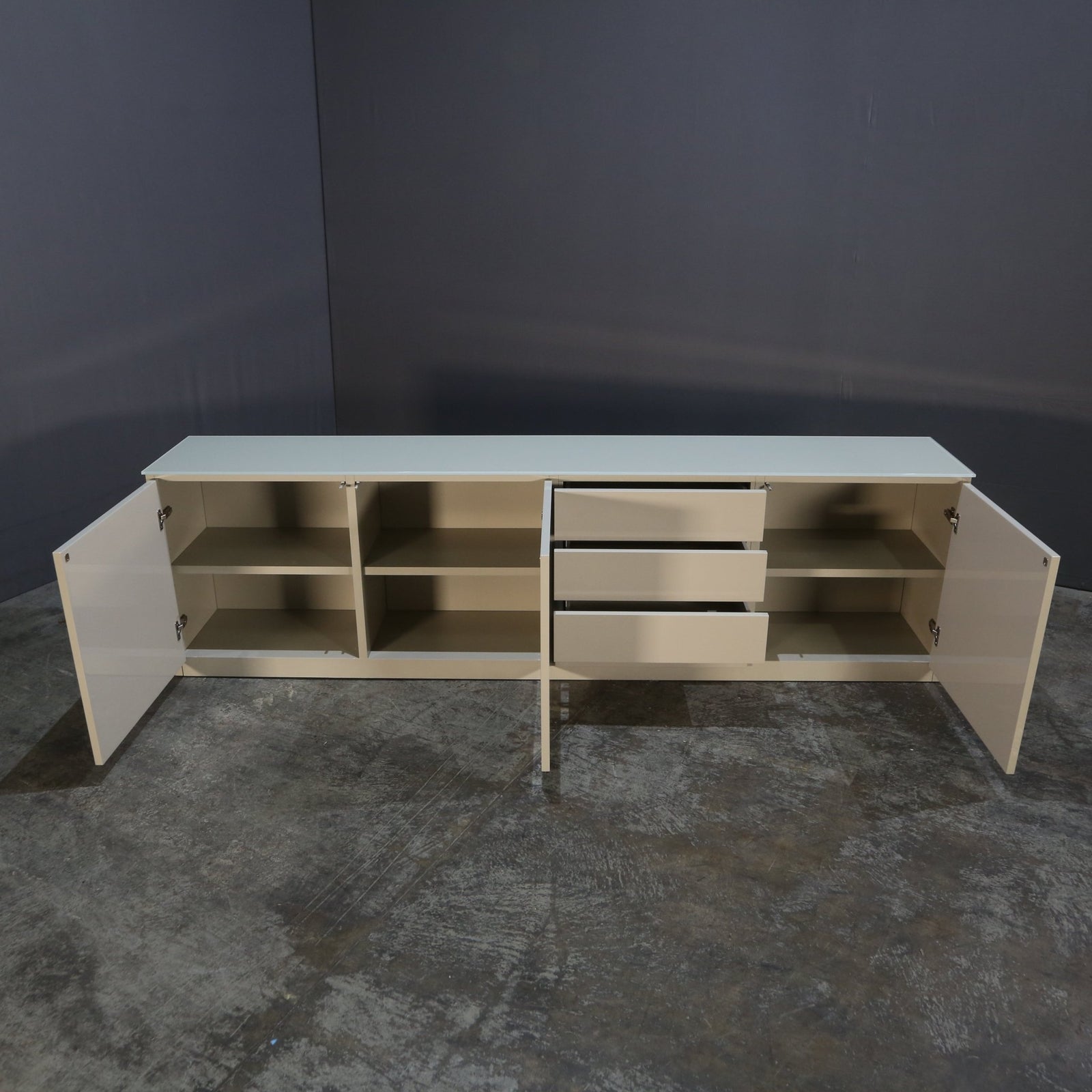 Molteni 505 Platinum Sideboard with Glass Top @ REHAUS