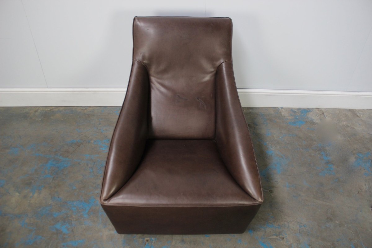 Molteni & C Doda Armchair in Dark Brown Leather @ REHAUS