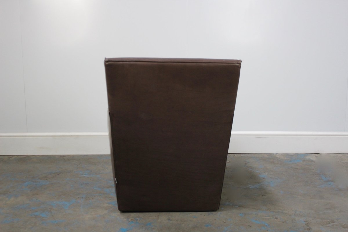 Molteni & C Doda Armchair in Dark Brown Leather @ REHAUS