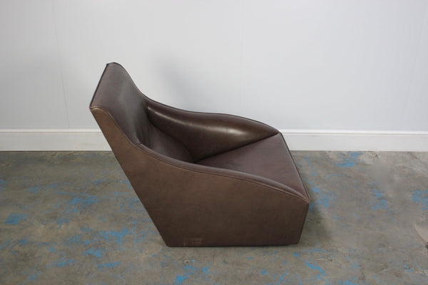Molteni & C Doda Armchair in Dark Brown Leather @ REHAUS