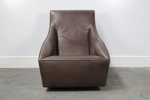 Molteni & C Doda Armchair in Dark Brown Leather @ REHAUS