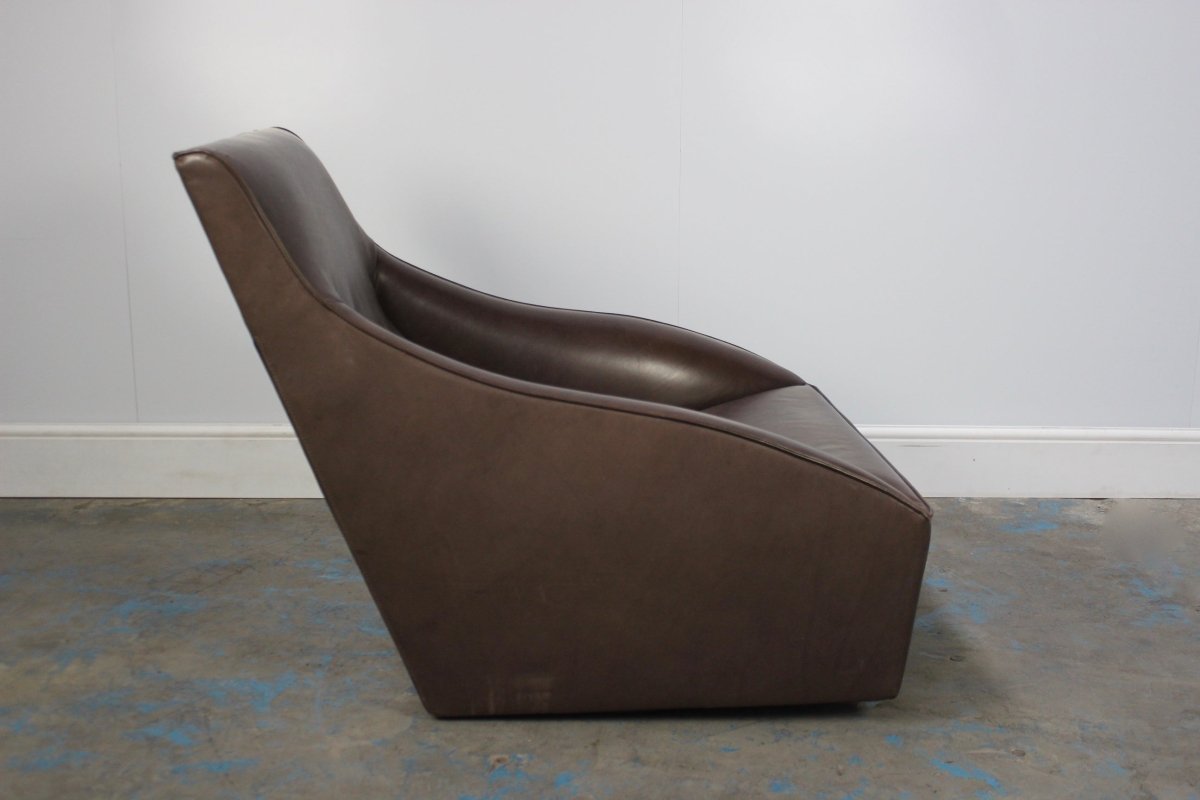 Molteni & C Doda Armchair in Dark Brown Leather @ REHAUS