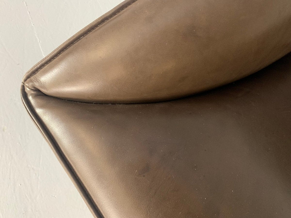 Molteni & C Doda Armchair - In Pale - Walnut Brown Leather @ REHAUS