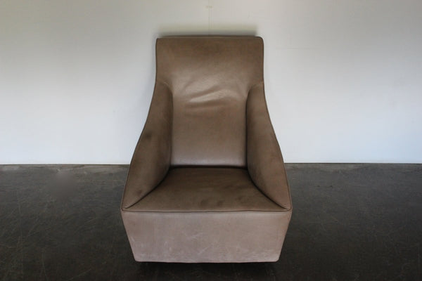 Molteni & C Doda Armchair in Pale - Walnut Brown Leather @ REHAUS