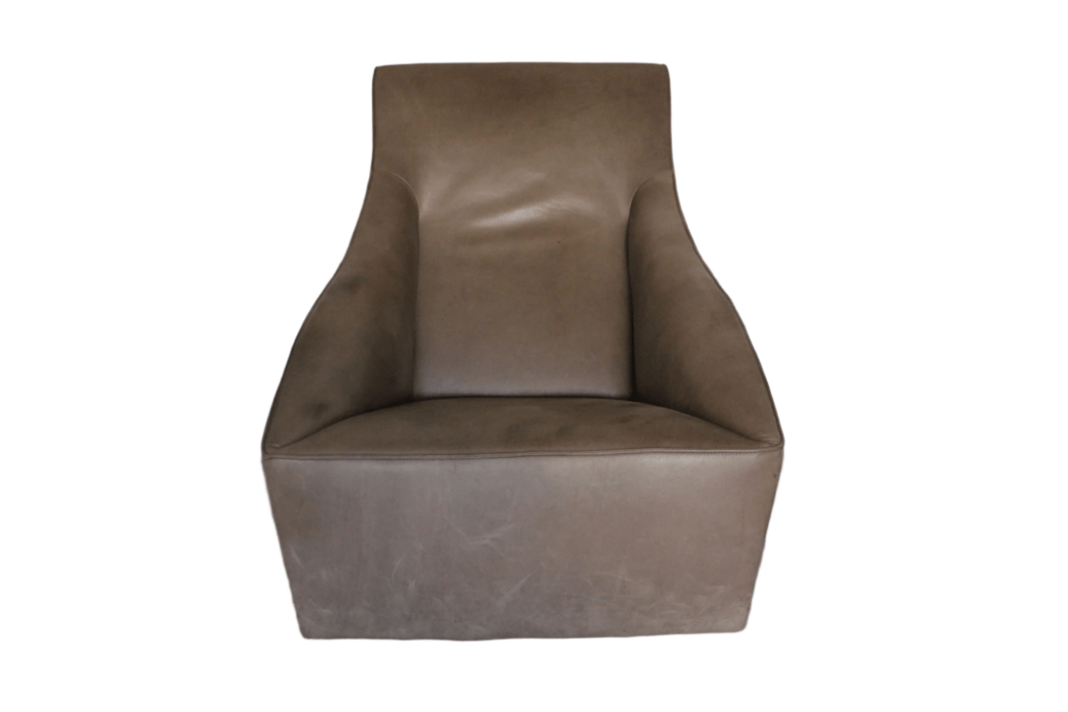 Molteni & C Doda Armchair in Pale - Walnut Brown Leather @ REHAUS
