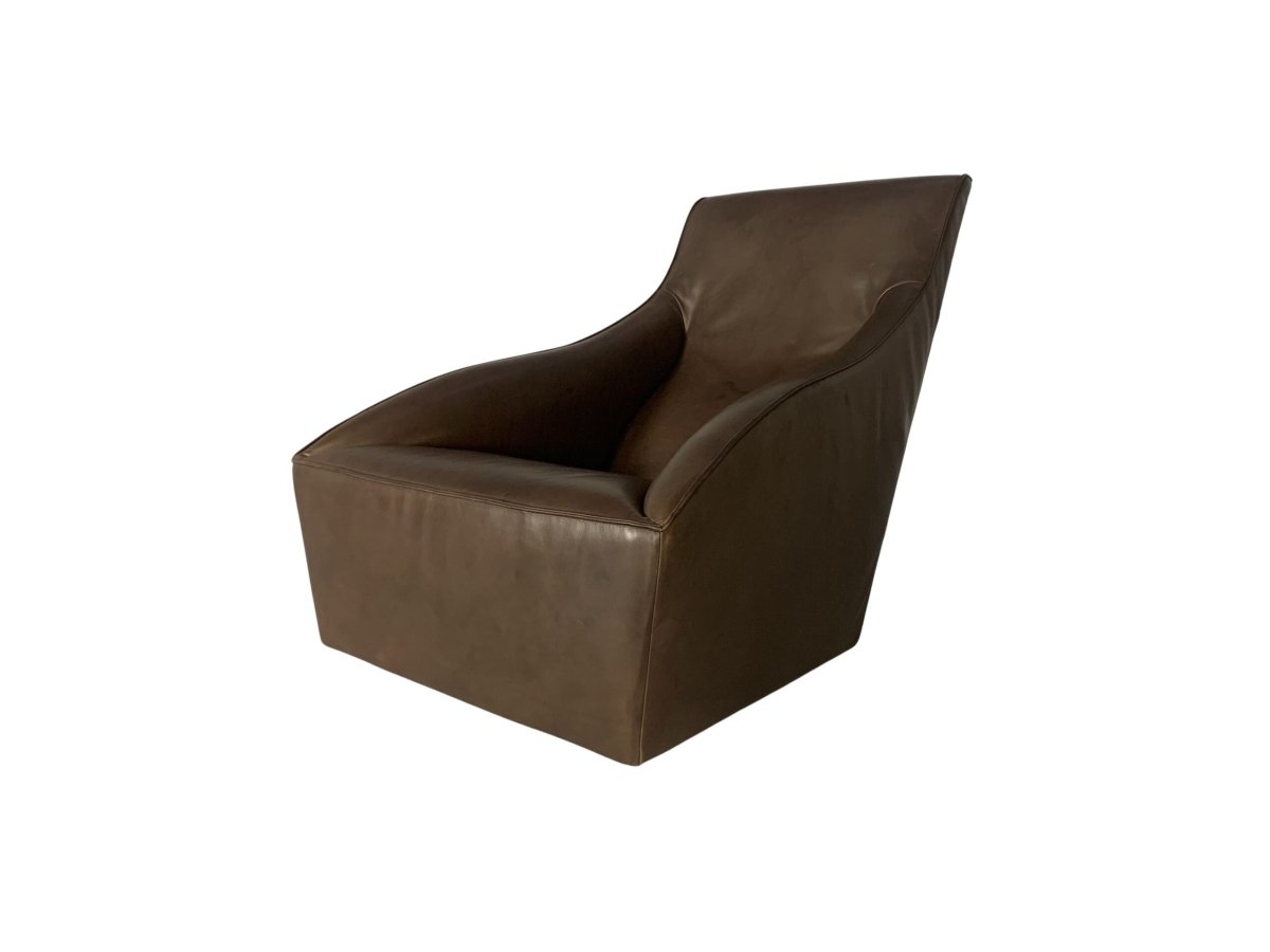 Molteni & C Doda Armchair - In Pale - Walnut Brown Leather @ REHAUS