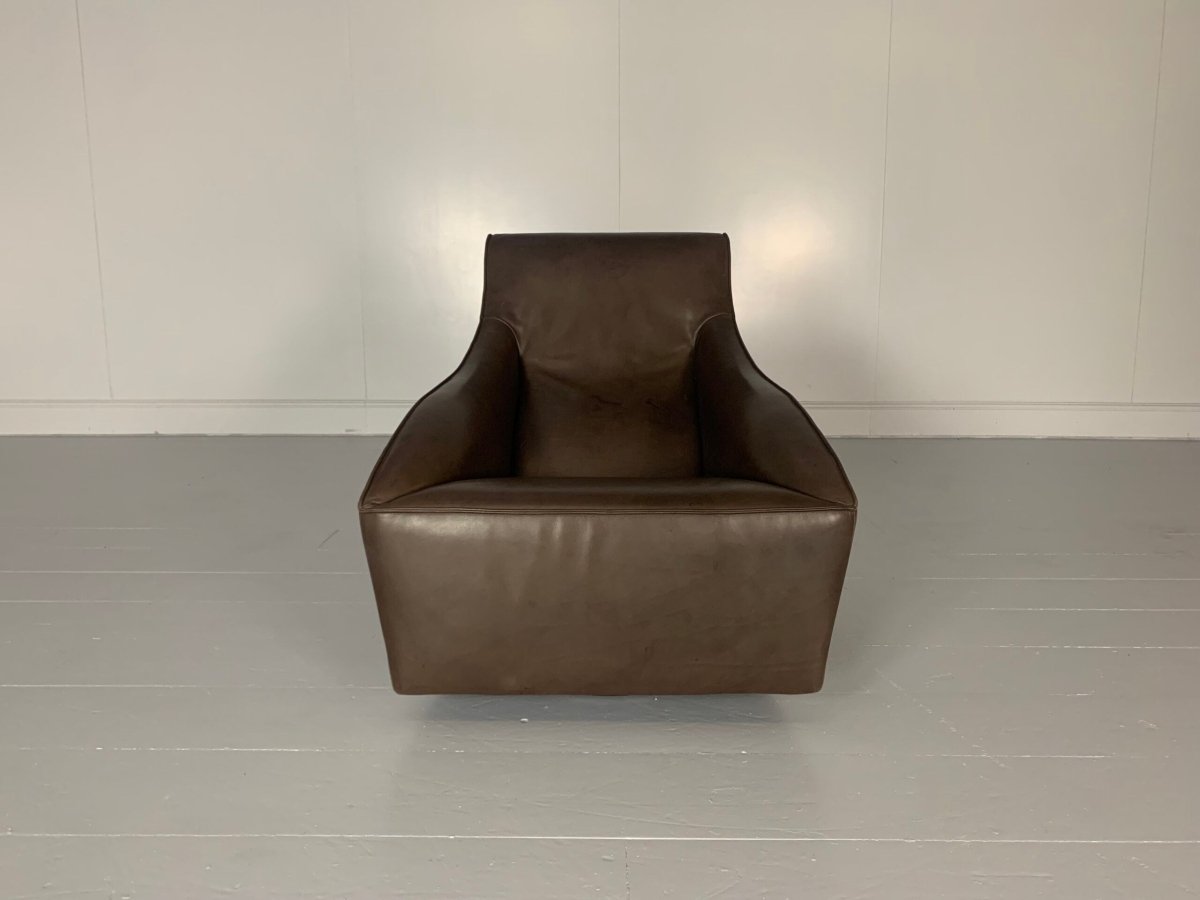 Molteni & C Doda Armchair - In Pale - Walnut Brown Leather @ REHAUS