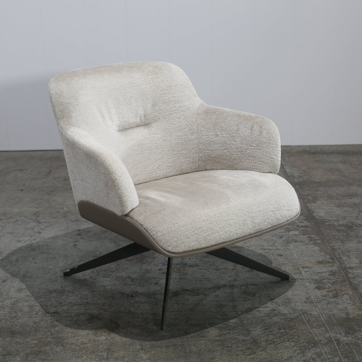 Molteni Kensington Armchair by Rodolfo Dordoni @ REHAUS