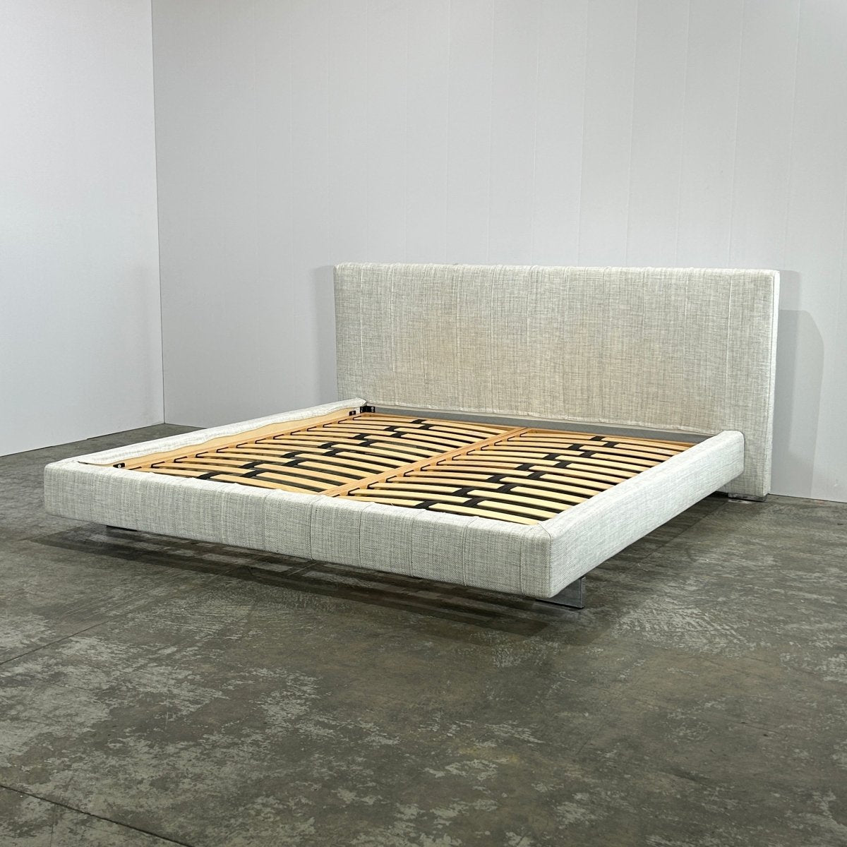 Molteni&C High Wave Bed by Hannes Wettstein @ REHAUS