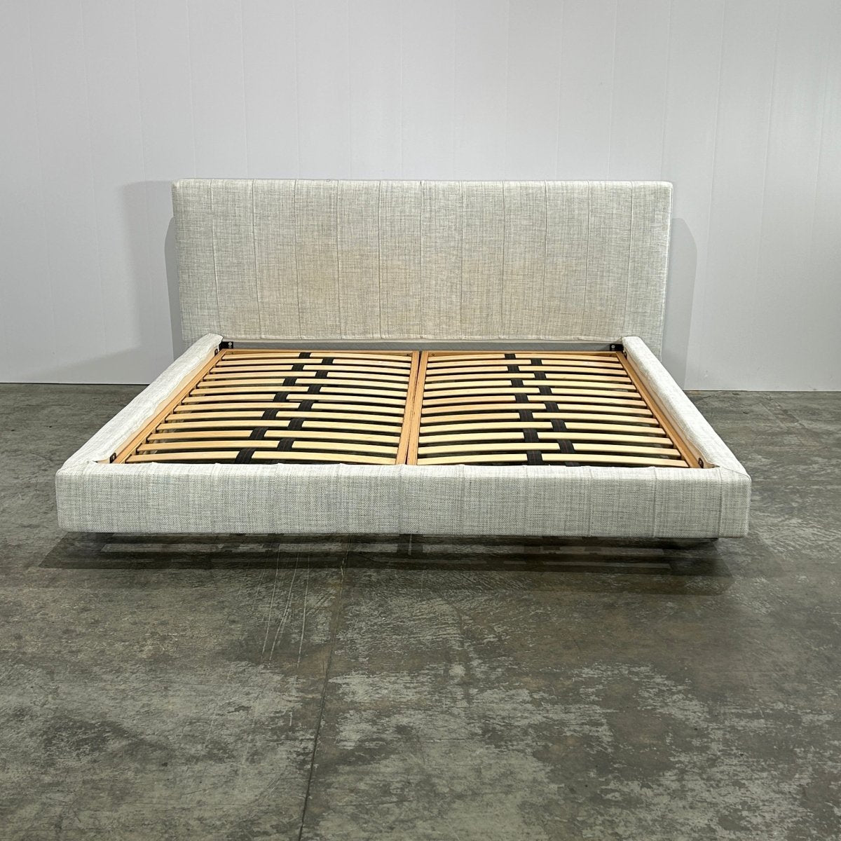 Molteni&C High Wave Bed by Hannes Wettstein @ REHAUS