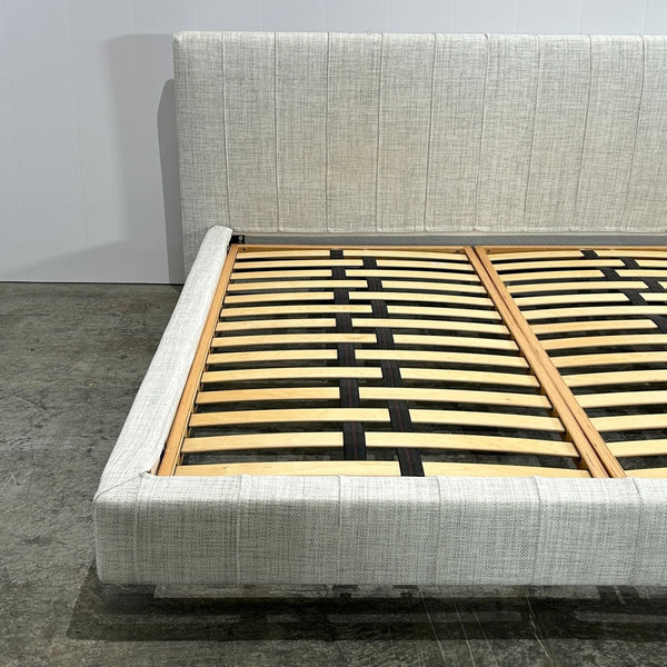 Molteni&C High Wave Bed by Hannes Wettstein @ REHAUS