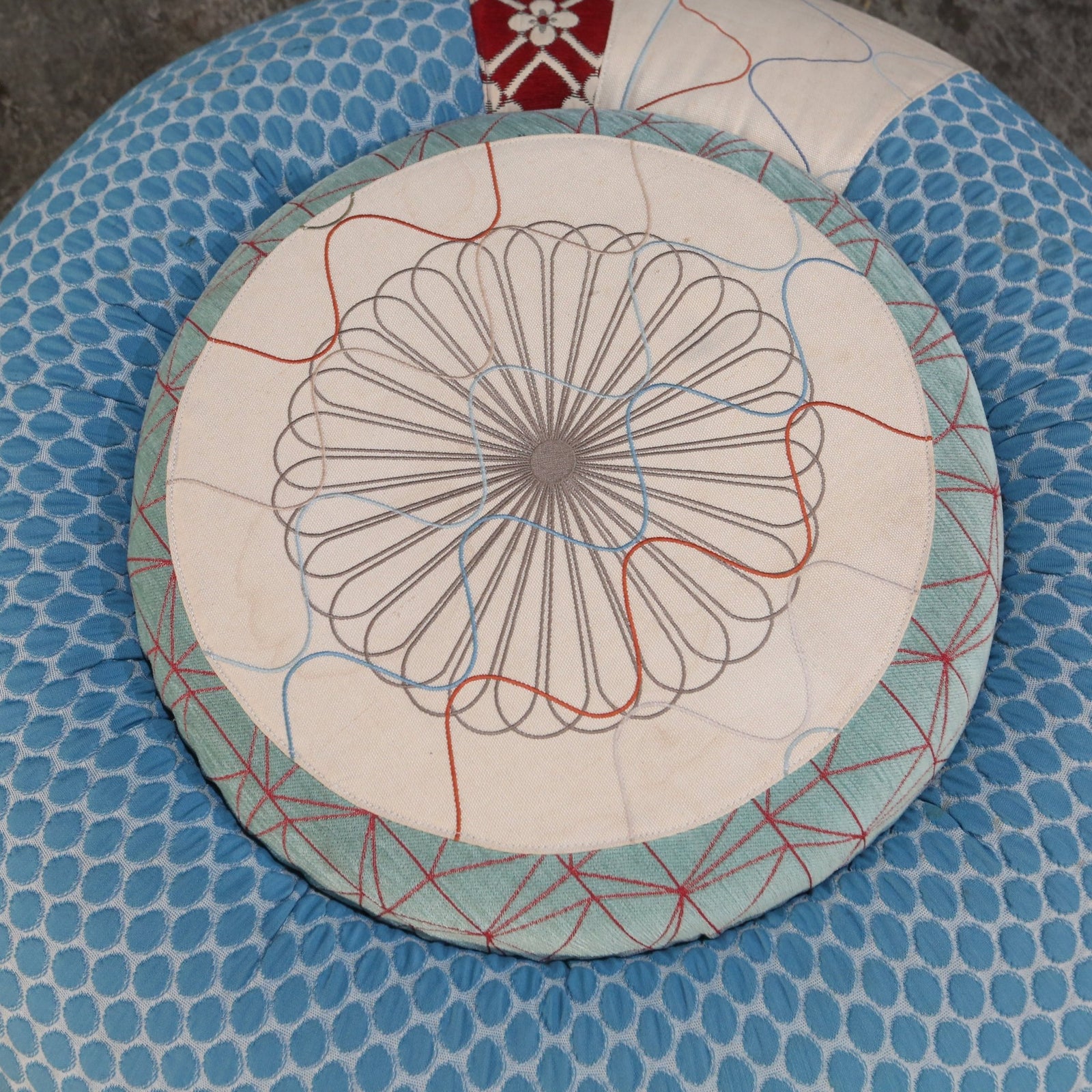 Moroso Donut Pouf by Edward Van Vliet @ REHAUS
