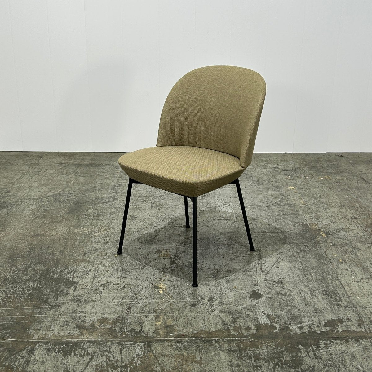 Muuto Khaki Oslo Chairs, Set of Eight @ REHAUS