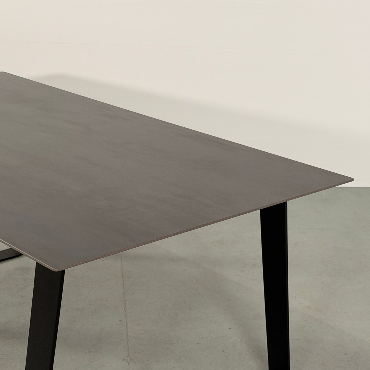 Pagnon & Pelhaitre — Vilna Dining Table, Ligne Roset, 21st Century @ REHAUS