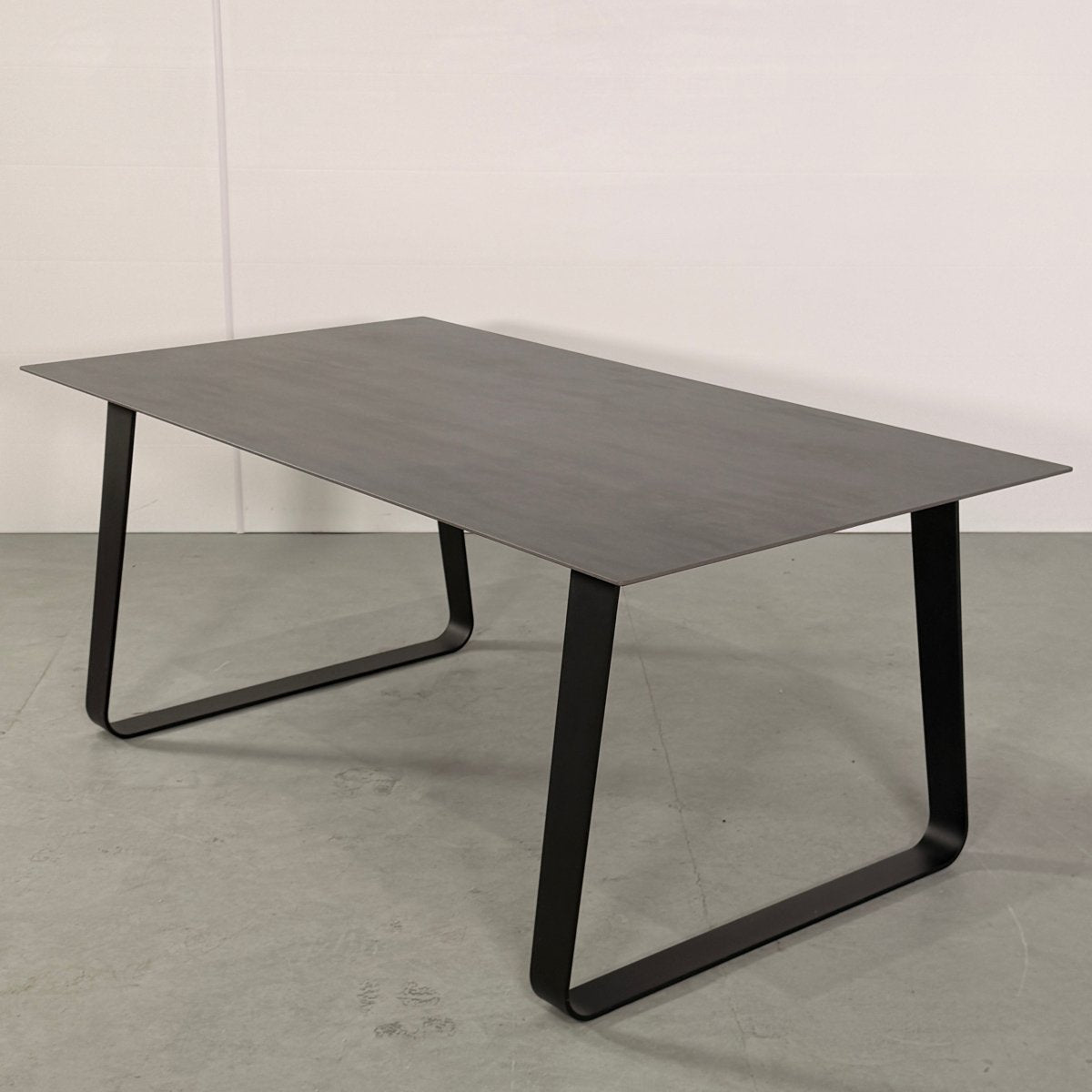 Pagnon & Pelhaitre — Vilna Dining Table, Ligne Roset, 21st Century @ REHAUS