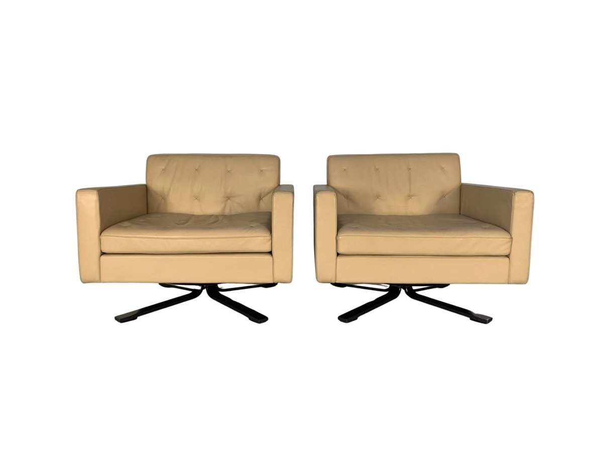 Pair of Poltrona Frau for Ferrari Kennedee Armchairs - In Pelle Frau SC Leather @ REHAUS