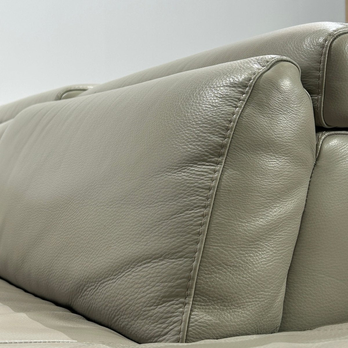 Pensiero Electric Recliner Corner Sofa & Footstool by Natuzzi Editions @ REHAUS
