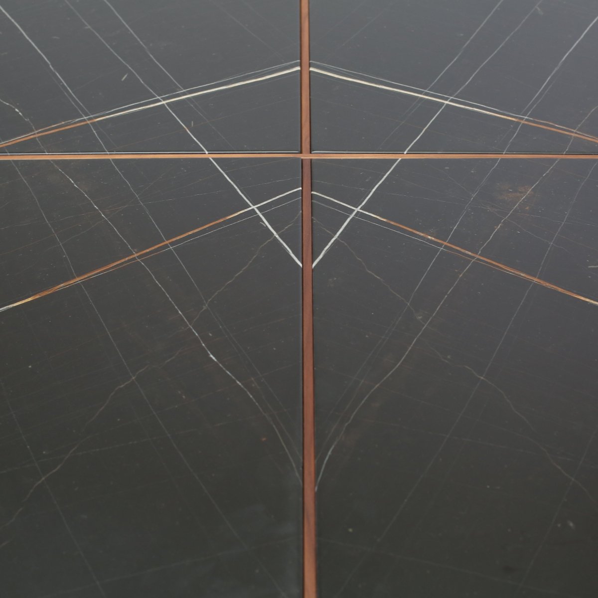 Porada Thayl Dining Table by Gabriele & Oscar Buratti @ REHAUS