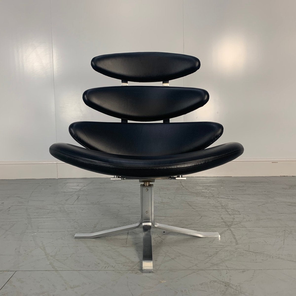 Spectacular Erik Jorgensen Corona EJ5 Chair in Black Apache Leather @ REHAUS