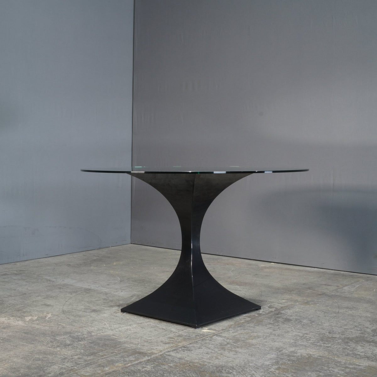 Tom Faulkner Round Glass Capricorn Dining Table @ REHAUS