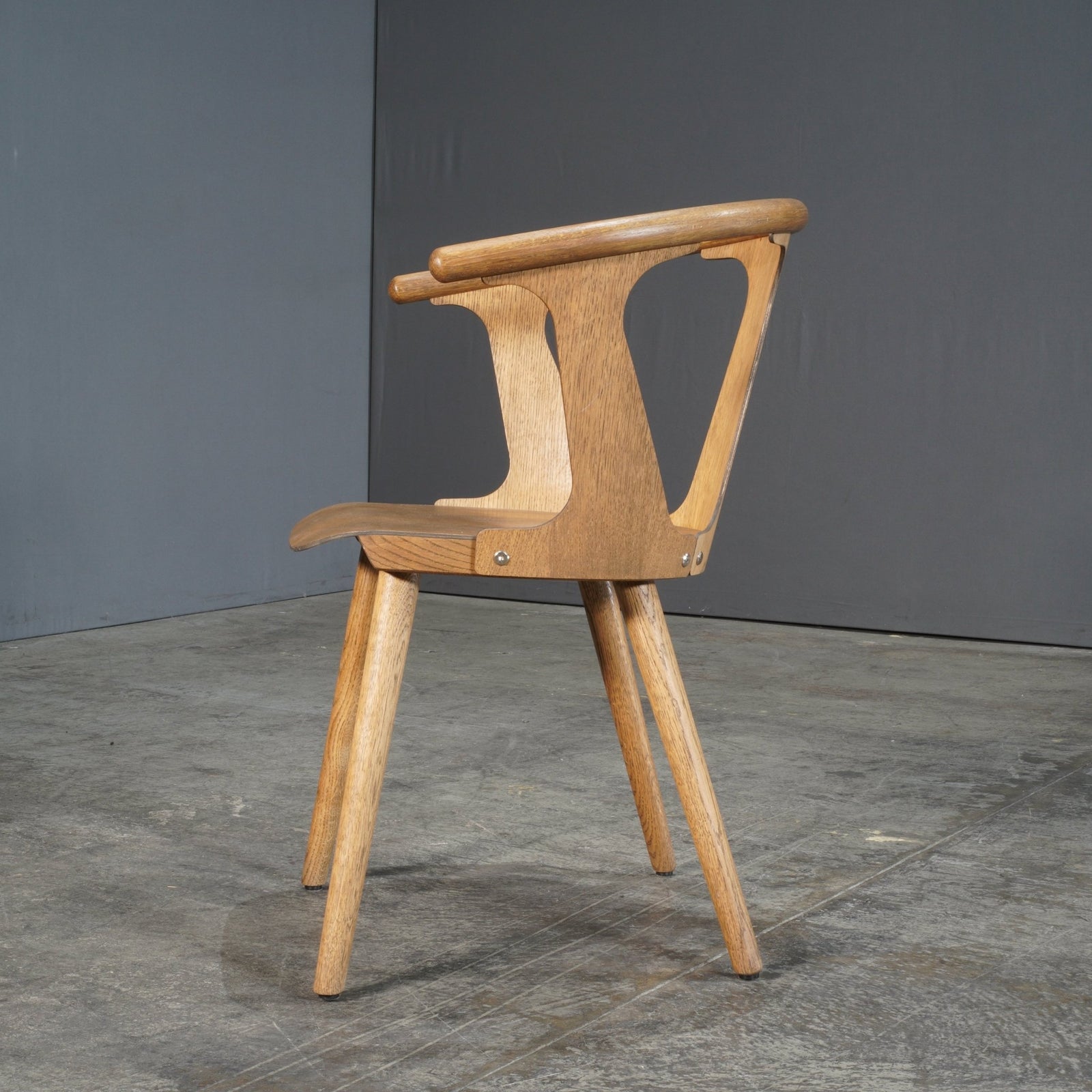 &Tradition Smoked Oiled Oak in Between Chair SK1 by Sami Kallio @ REHAUS