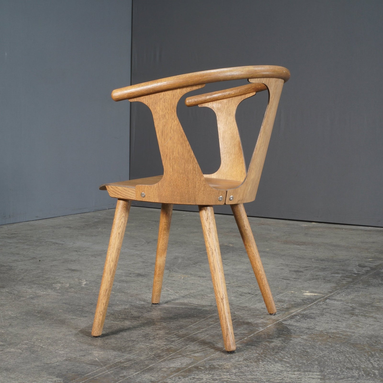 &Tradition Smoked Oiled Oak in Between Chair SK1 by Sami Kallio @ REHAUS