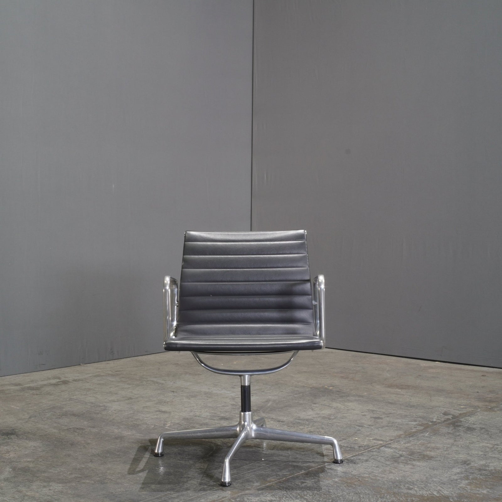Vitra Black Leather Alu EA 117 Aluminium Office Chair by Charles & Ray Eames @ REHAUS