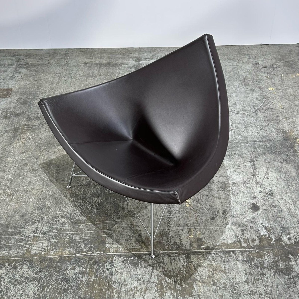 Vitra Coconut Leather Chair by George Nelson @ REHAUS