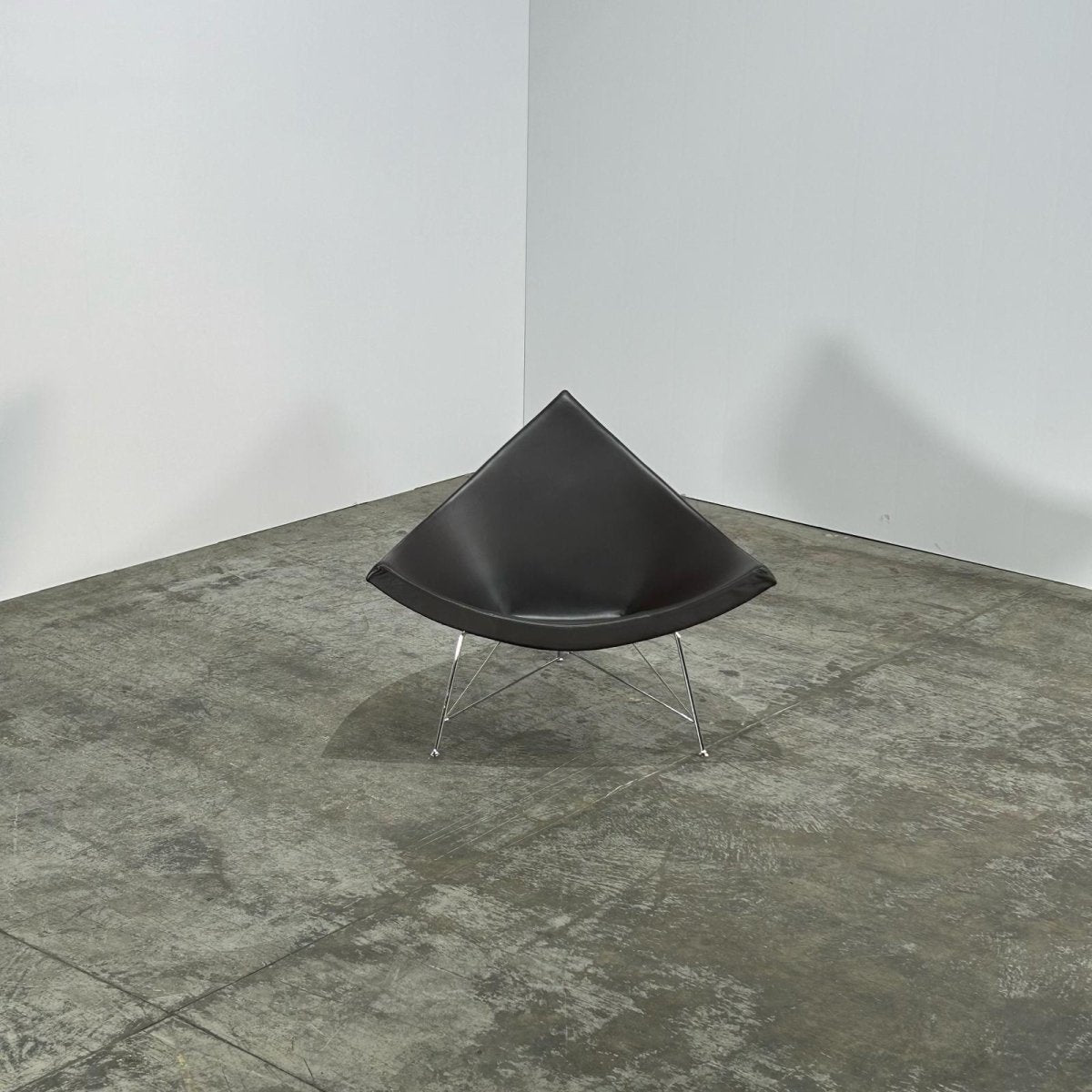 Vitra Coconut Leather Chair by George Nelson @ REHAUS