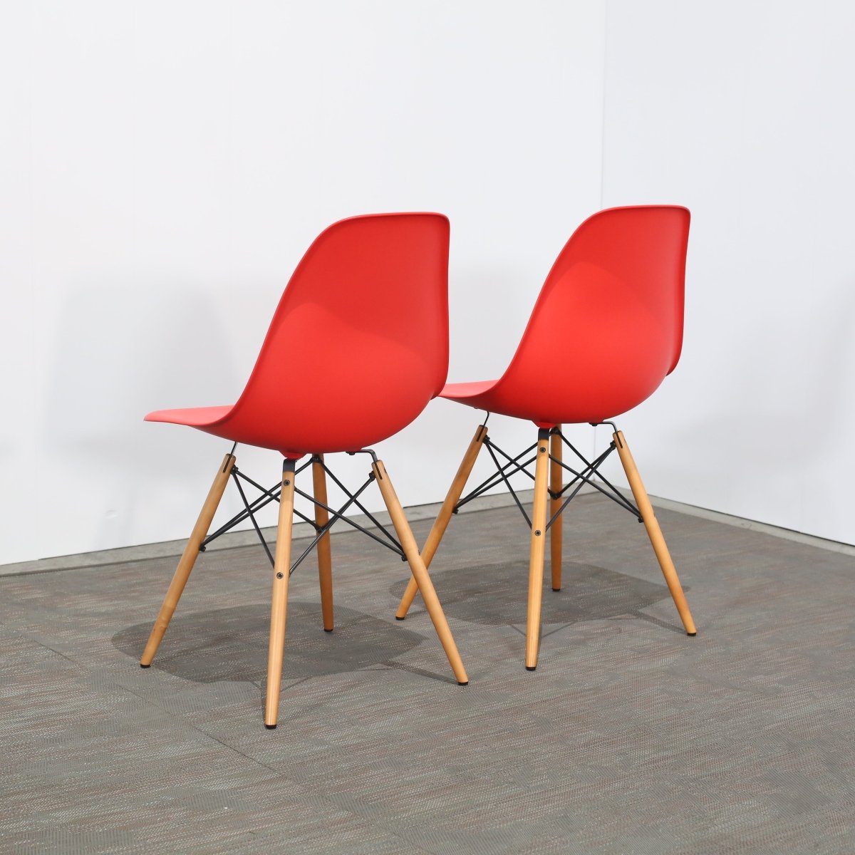Vitra Eames DAW Armchair @ REHAUS