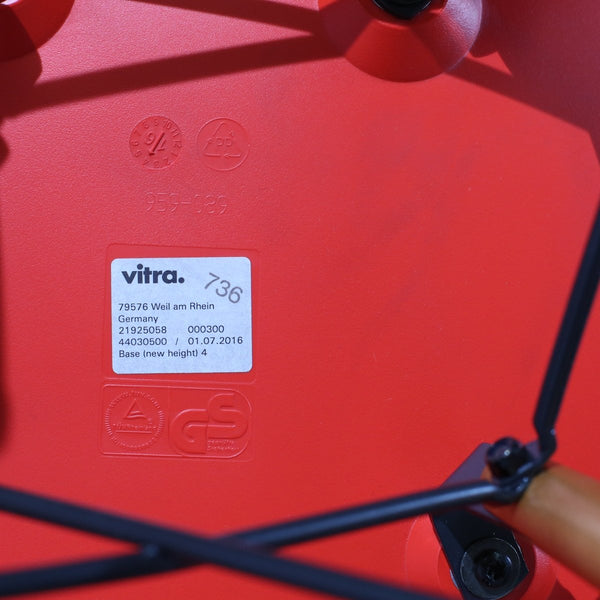 Vitra Eames DAW Armchair @ REHAUS