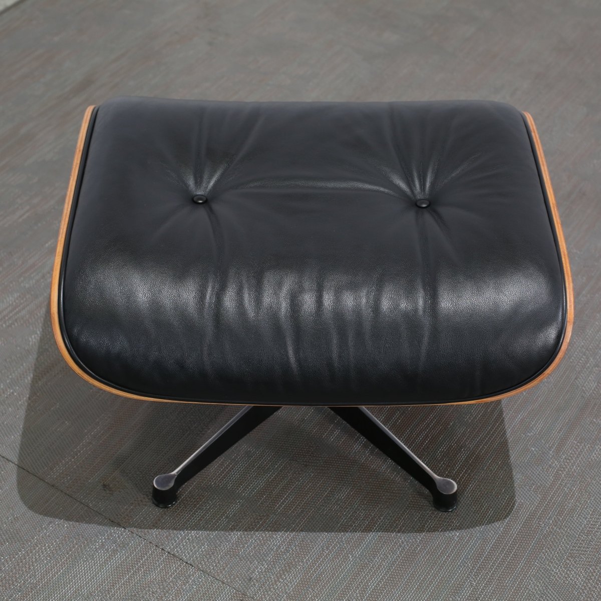 Vitra Eames Ottoman by Charles & Ray Eames @ REHAUS