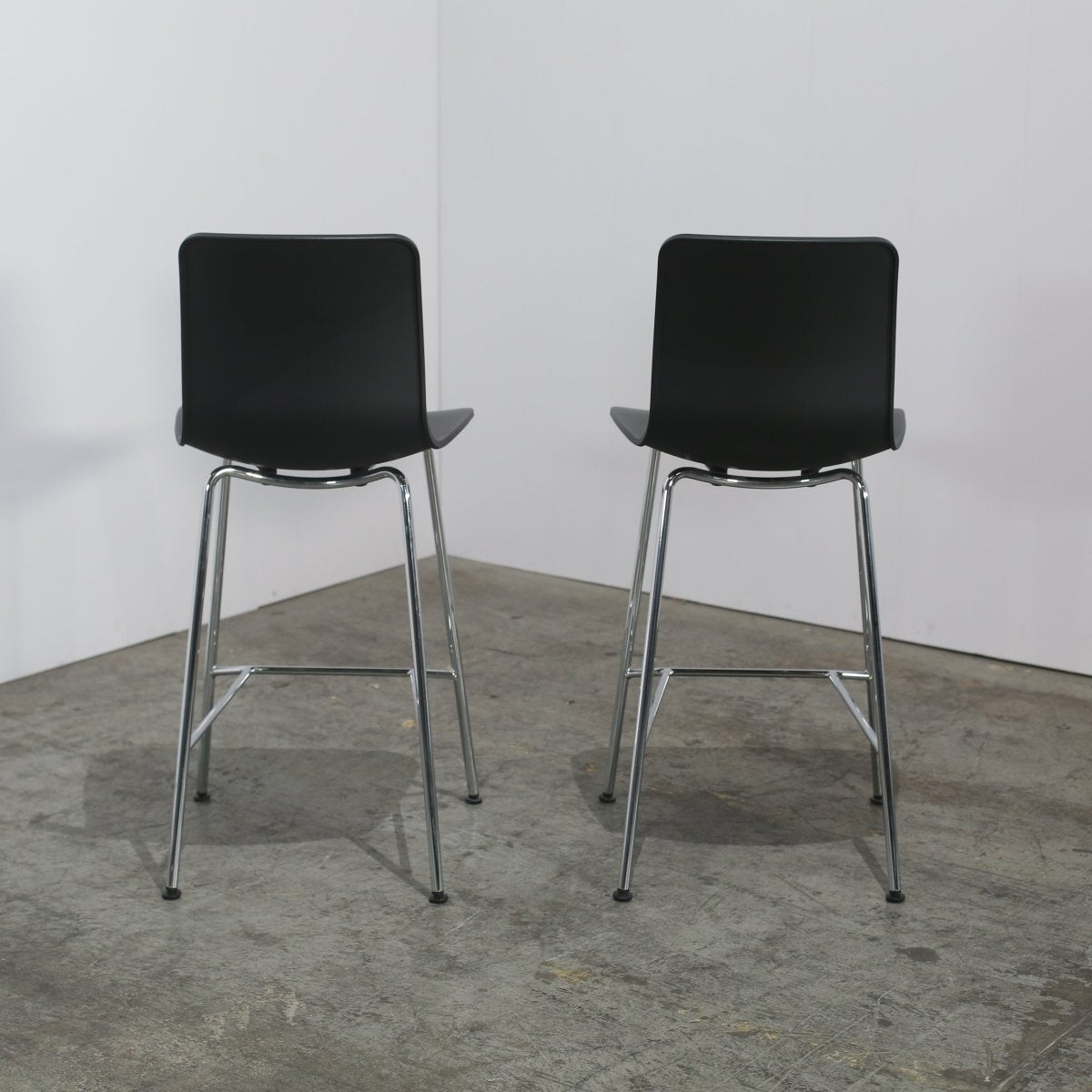 Vitra Hal Bar Stool Medium in Basic Dark, Set of Two @ REHAUS
