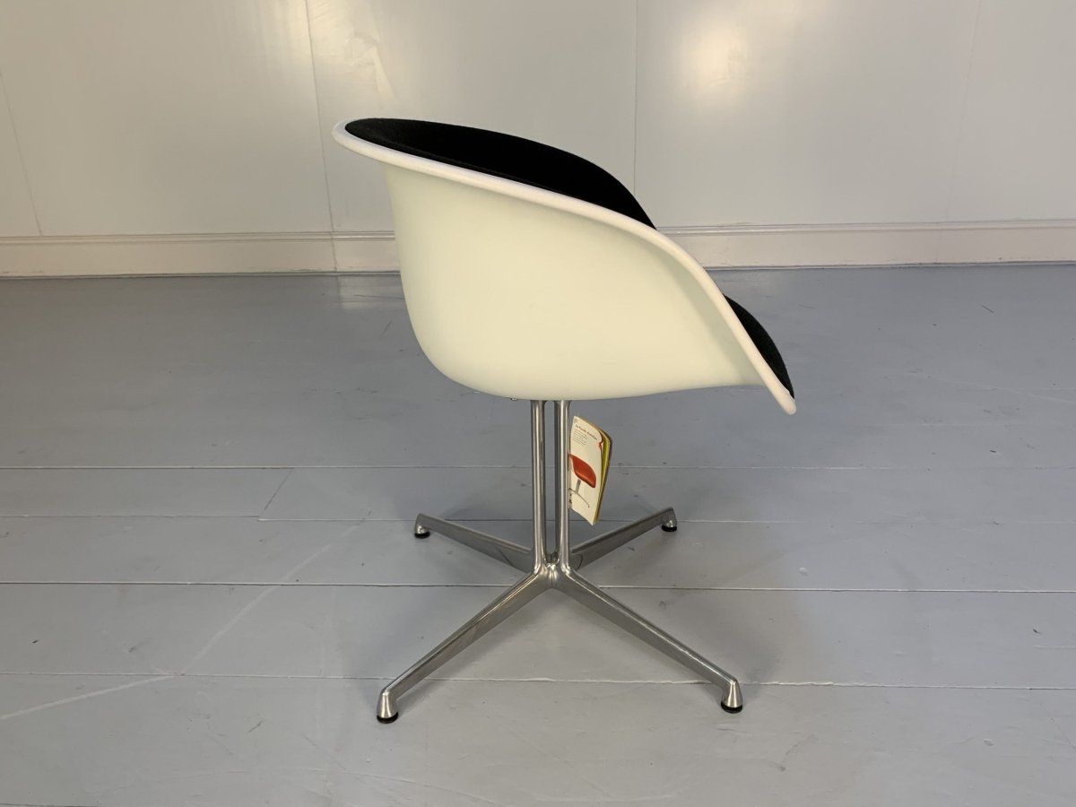 Vitra La Fonda Eames Chair & Marble Table - In Black Hopsack @ REHAUS