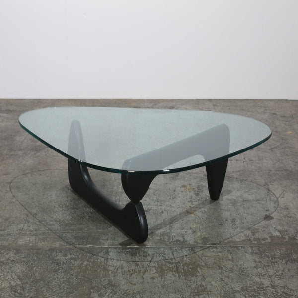 Vitra Noguchi Coffee Table in Black Ash @ REHAUS