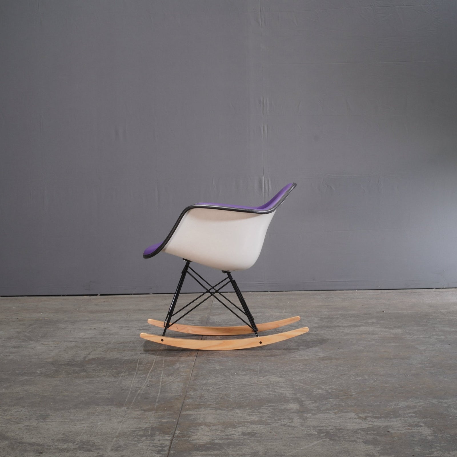 Vitra Rocking Armchair with Rod Base by Eames - REHAUS - Vitra