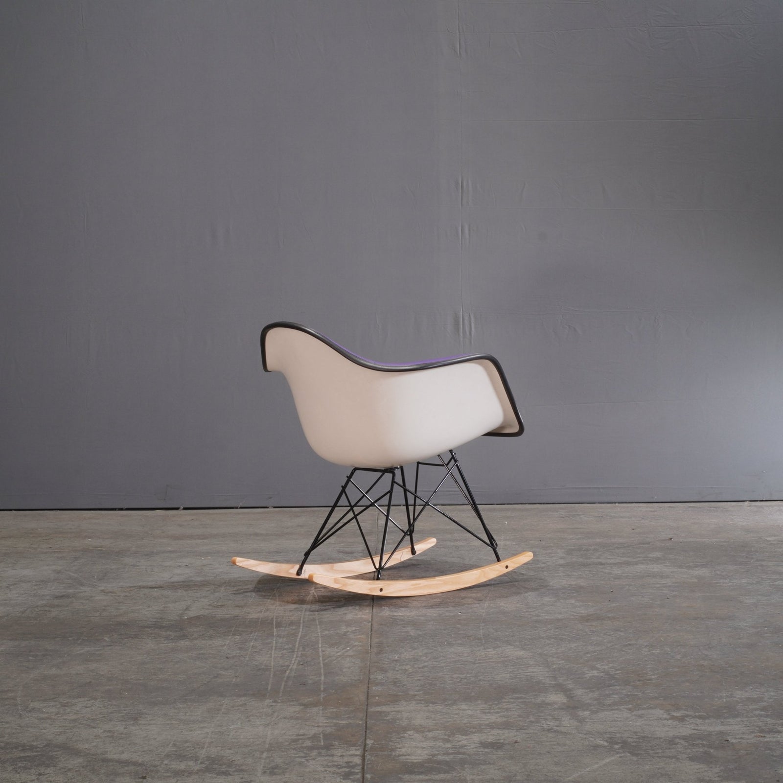 Vitra Rocking Armchair with Rod Base by Eames - REHAUS - Vitra