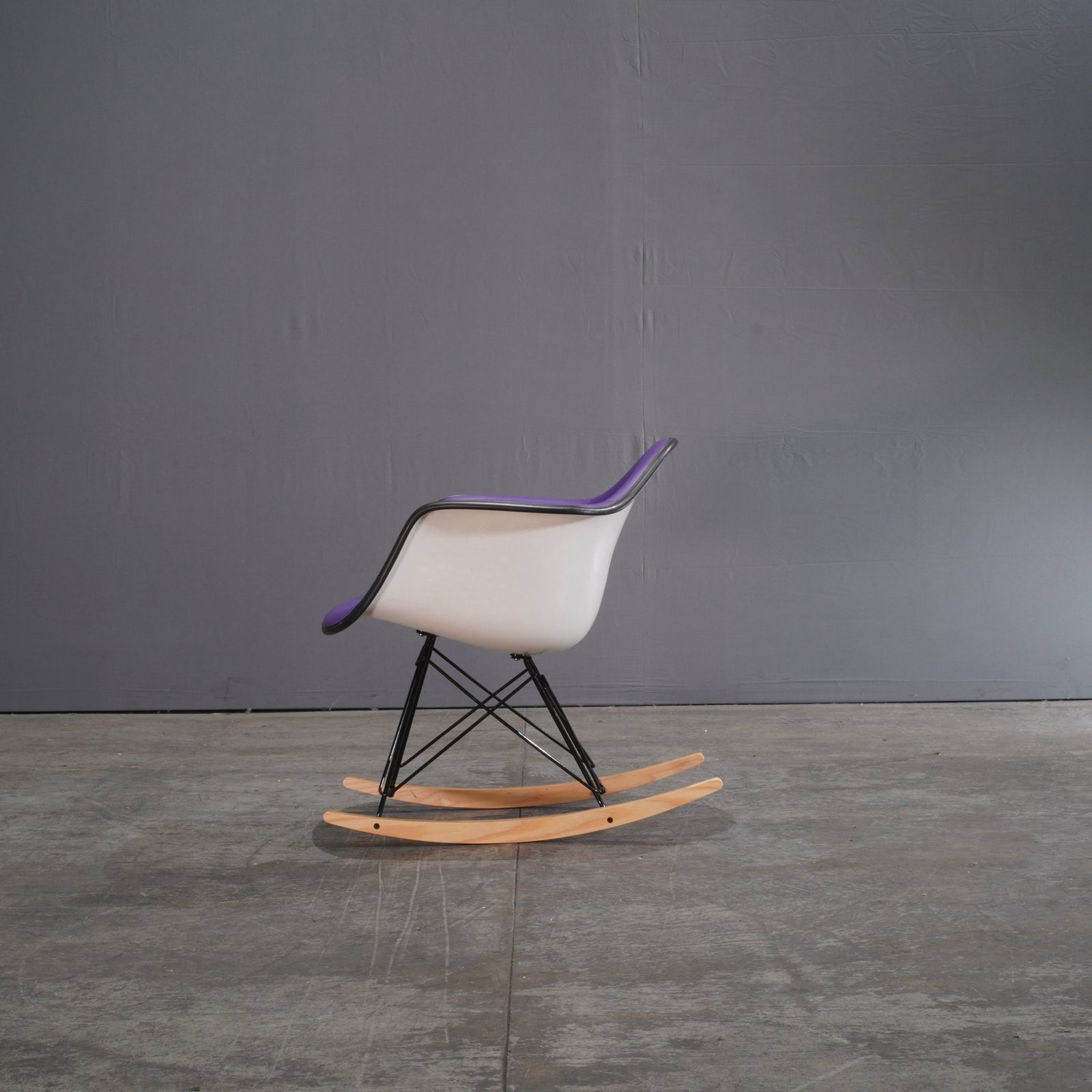 Vitra Rocking Armchair with Rod Base by Eames - REHAUS - Vitra