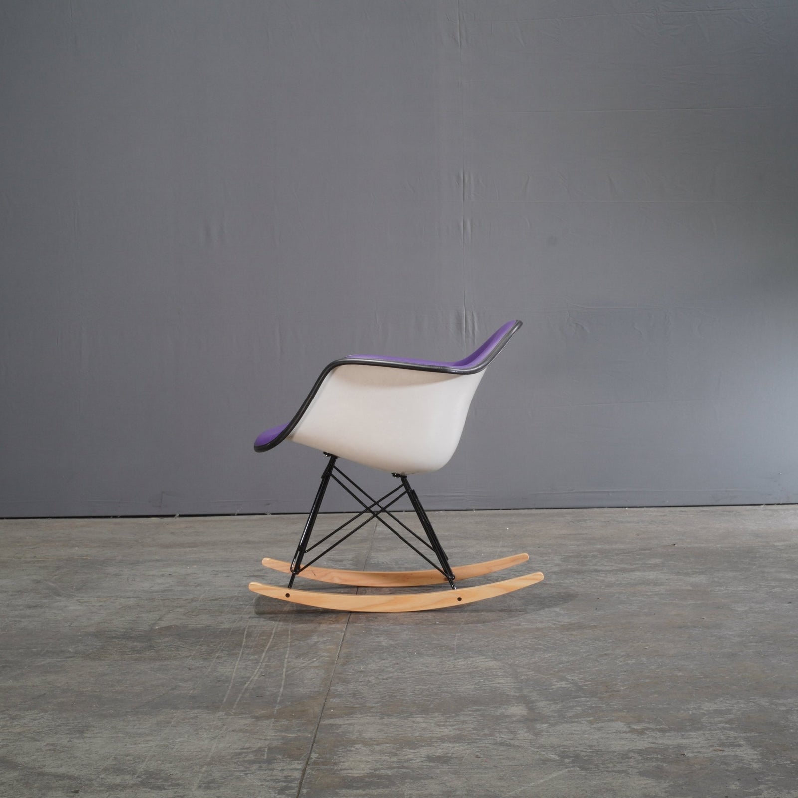 Vitra Rocking Armchair with Rod Base by Eames - REHAUS - Vitra