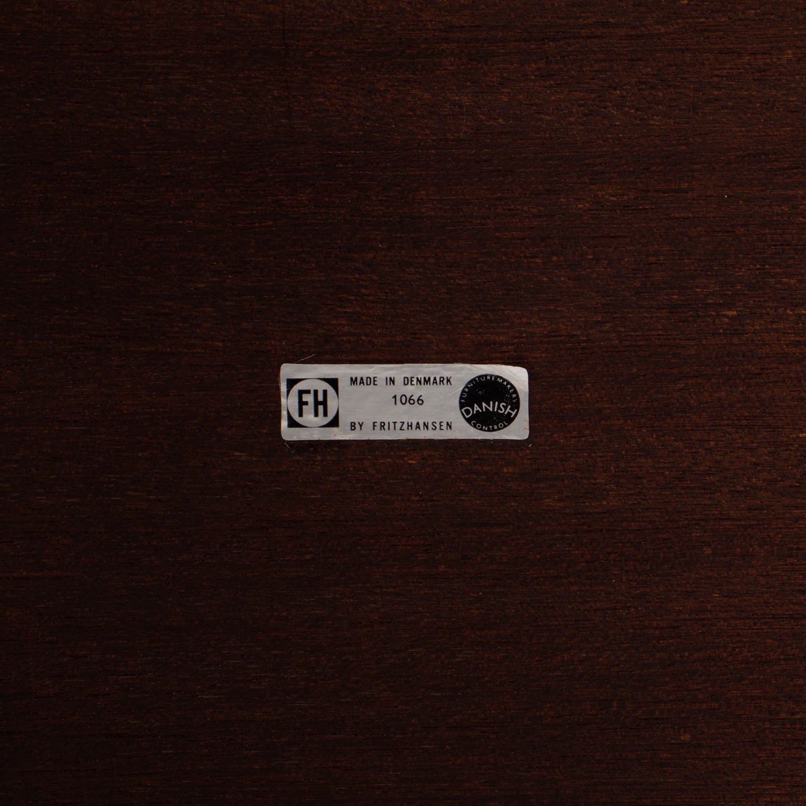Mid Century Arne Jacobsen for Fritz Hansen 3051 Rosewood Coffee Table - REHAUS - arne jacobsen