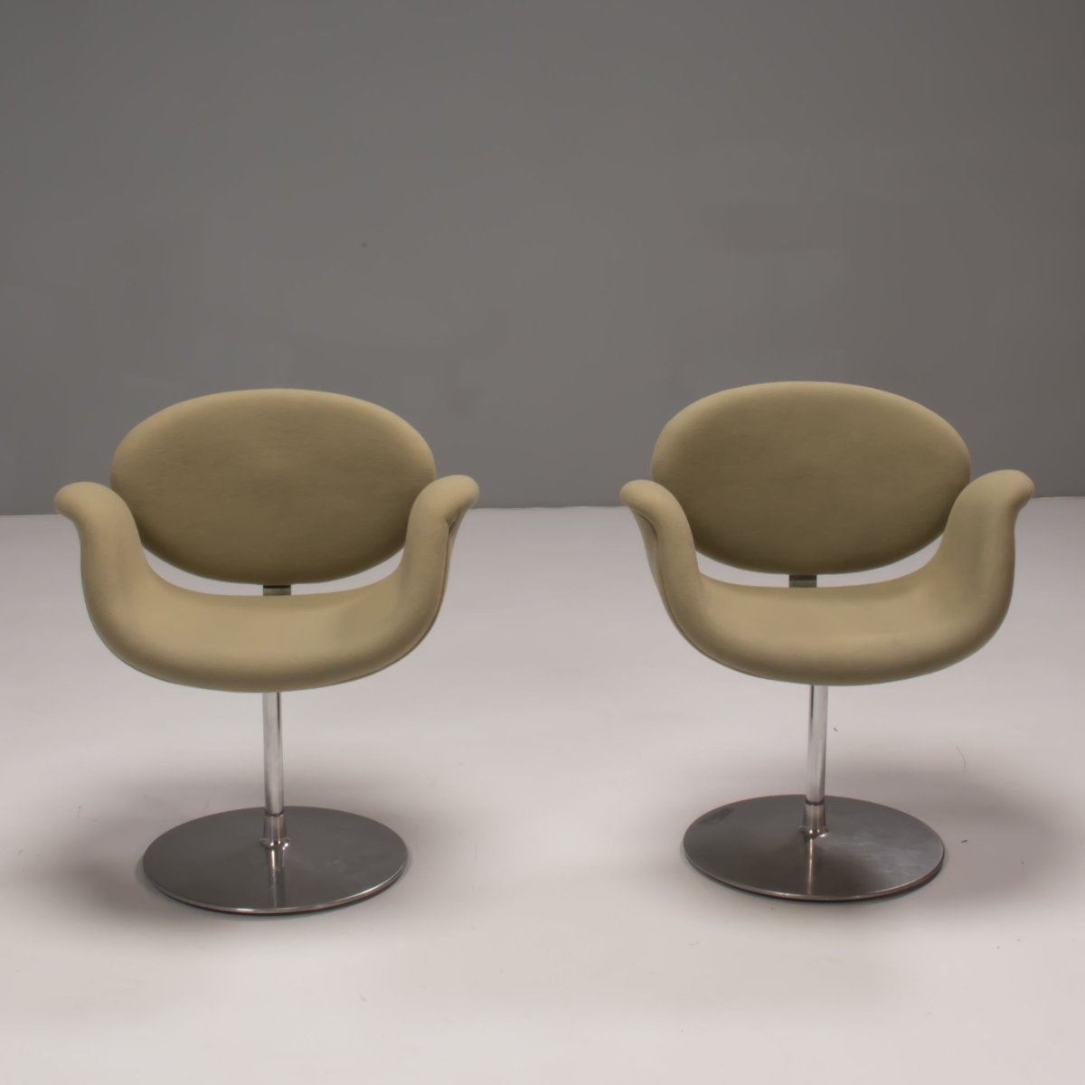 Artifort by Pierre Paulin Green Fabric Little Tulip Swivel Chair, Set of Three @ REHAUS