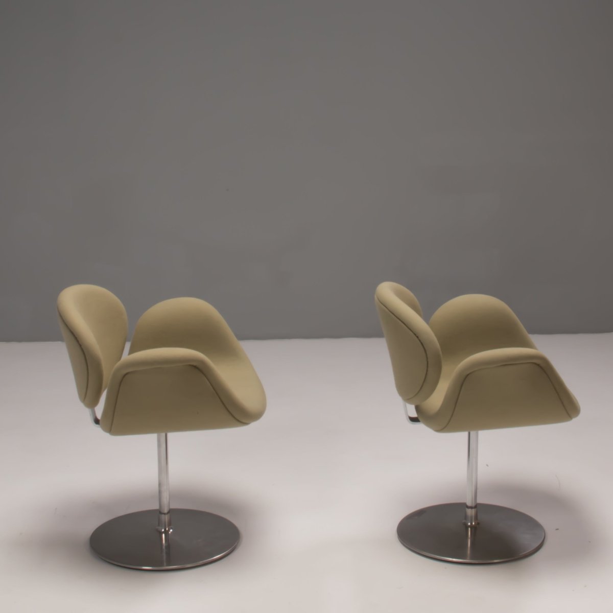 Artifort by Pierre Paulin Green Fabric Little Tulip Swivel Chair, Set of Three @ REHAUS